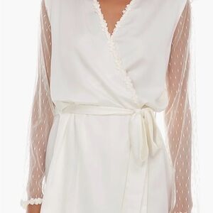 Flora Nikrooz Showstopper Robe Ivory (Size small)